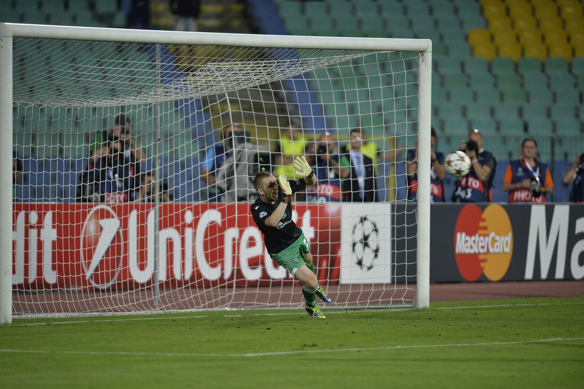 „Bă, ăștia sunt morți, trebuie să îi batem!” » Două momente cruciale din istoria FCSB, povestite în direct: „«Era să fac pe mine la penalty-uri»”