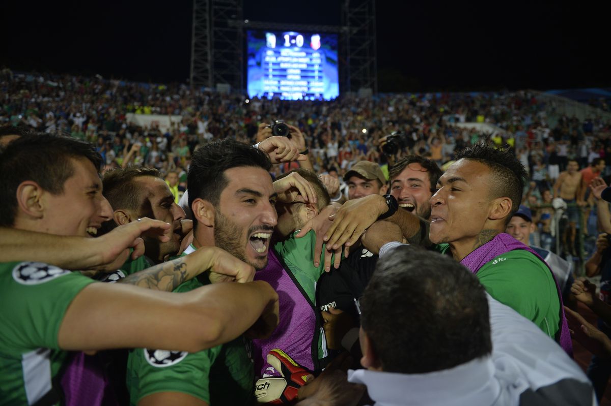 „Bă, ăștia sunt morți, trebuie să îi batem!” » Două momente cruciale din istoria FCSB, povestite în direct: „«Era să fac pe mine la penalty-uri»”