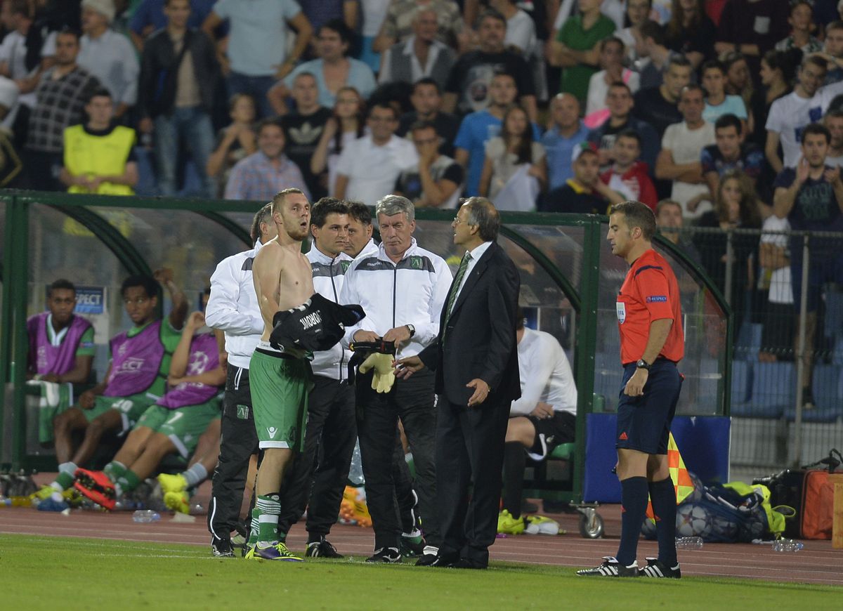 „Bă, ăștia sunt morți, trebuie să îi batem!” » Două momente cruciale din istoria FCSB, povestite în direct: „«Era să fac pe mine la penalty-uri»”