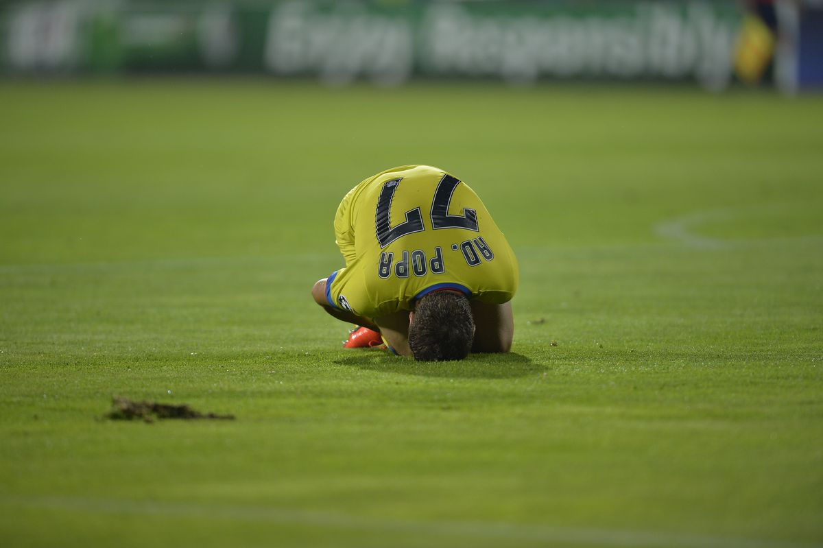 „Bă, ăștia sunt morți, trebuie să îi batem!” » Două momente cruciale din istoria FCSB, povestite în direct: „«Era să fac pe mine la penalty-uri»”