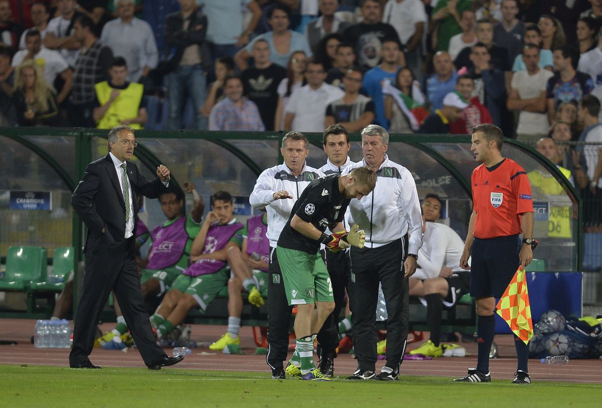 „Bă, ăștia sunt morți, trebuie să îi batem!” » Două momente cruciale din istoria FCSB, povestite în direct: „«Era să fac pe mine la penalty-uri»”