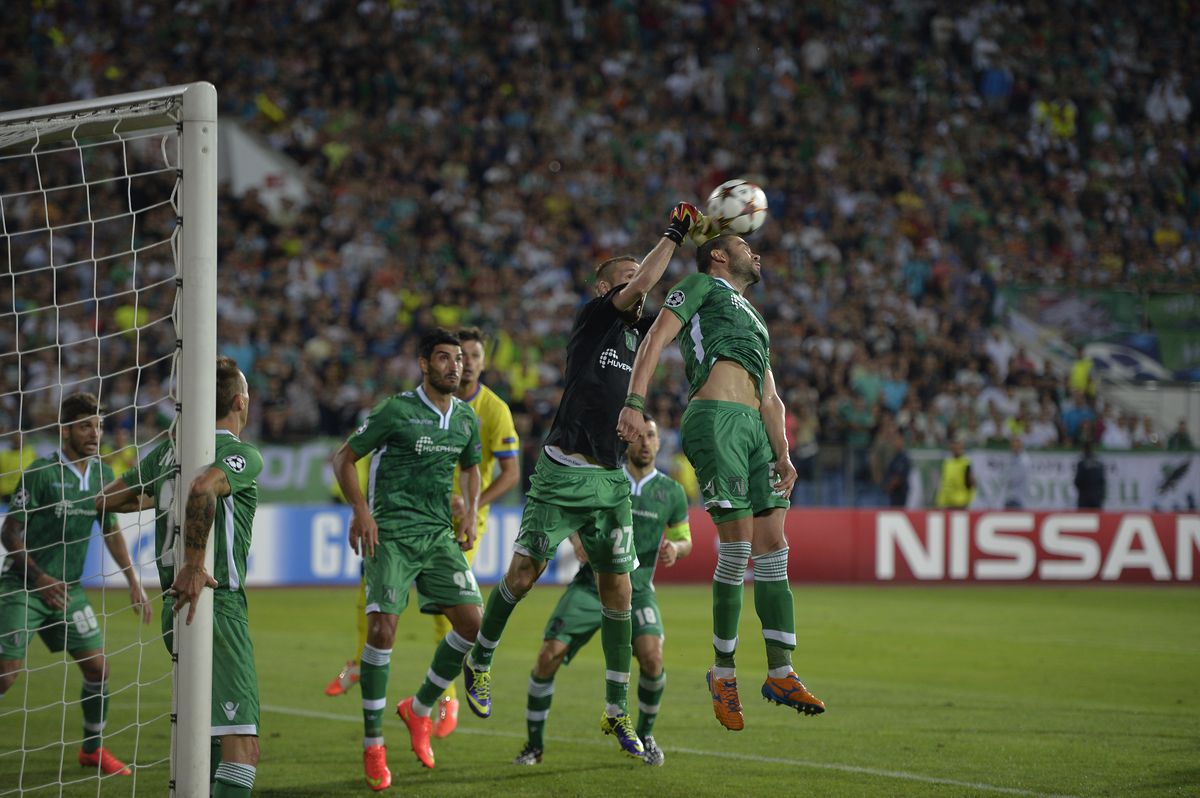 „Bă, ăștia sunt morți, trebuie să îi batem!” » Două momente cruciale din istoria FCSB, povestite în direct: „«Era să fac pe mine la penalty-uri»”