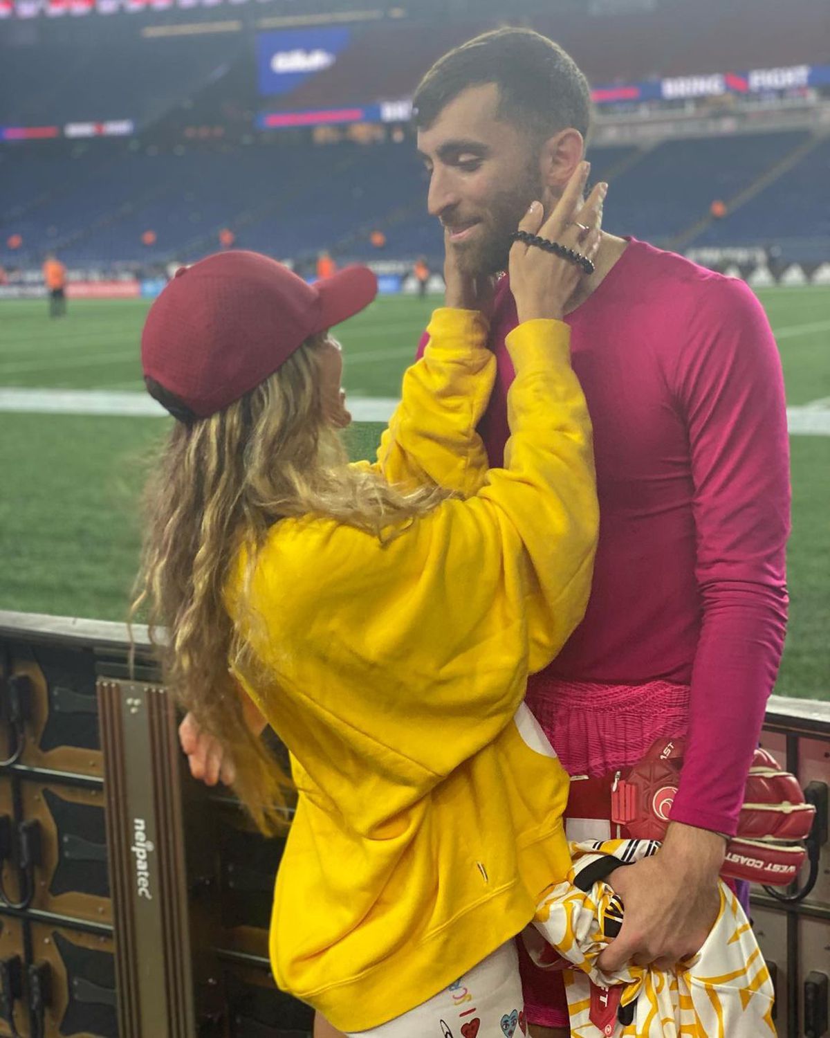 „Nu totul e frumos și strălucitor” » Iubita unui jucător dezvăluie ce a pățit înaintea unui meci: „Așa mi-am spart nasul”