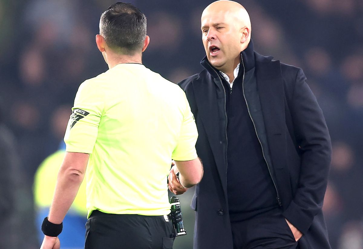 „E o nedreptate de c***t” » I-au citit pe buze lui Arne Slot cuvintele dure la adresa lui Michael Oliver, după Everton - Liverpool