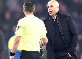 „E o nedreptate de c***t” » I-au citit pe buze lui Arne Slot cuvintele dure la adresa lui Michael Oliver, după Everton - Liverpool