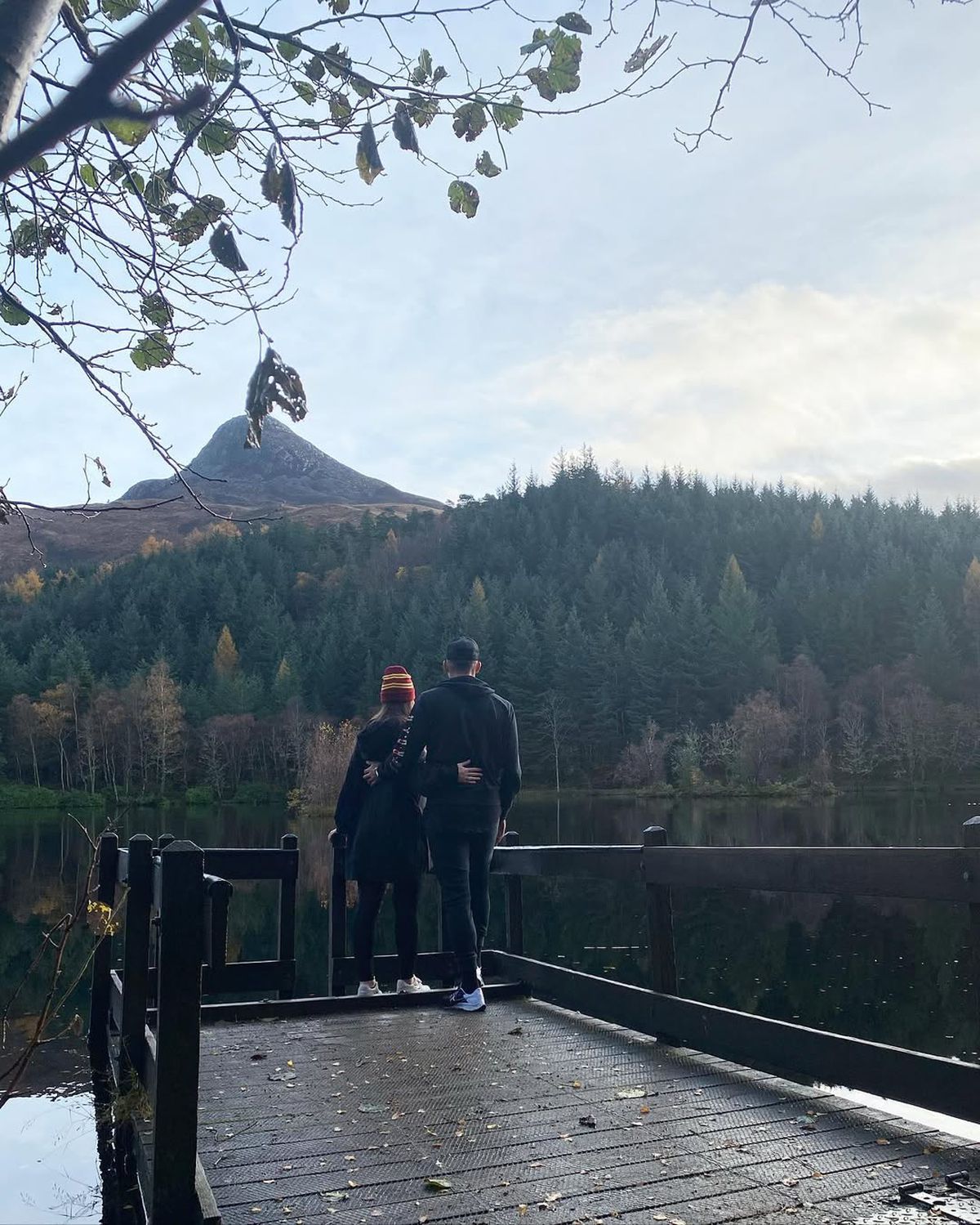 El, noul „stâlp” din defensiva FCSB » Ea, o doctoriță de succes, în plină ascensiune: „Am fost de multe ori cobaiul ei. Mi-era frică!”