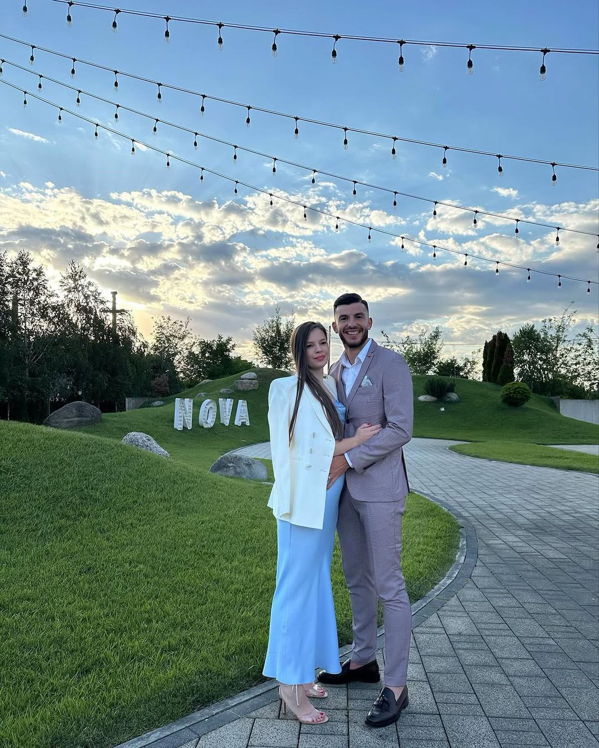 FOTO Iubita jucătorului-problemă de la Dinamo face senzație pe rețelele de socializare » Cerută de soție într-un cadru de lux