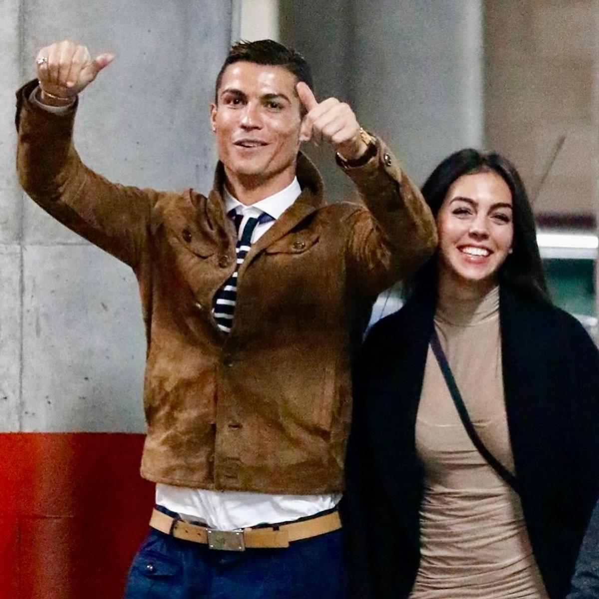 Georgina s-a pozat doar în ... tricou pentru a sărbători live golurile lui Cristiano Ronaldo! » Fotografia devenită virală
