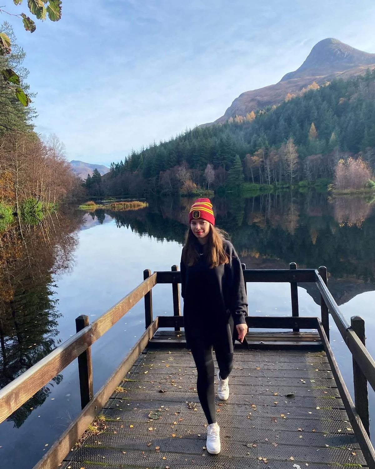 El, noul „stâlp” din defensiva FCSB » Ea, o doctoriță de succes, în plină ascensiune: „Am fost de multe ori cobaiul ei. Mi-era frică!”