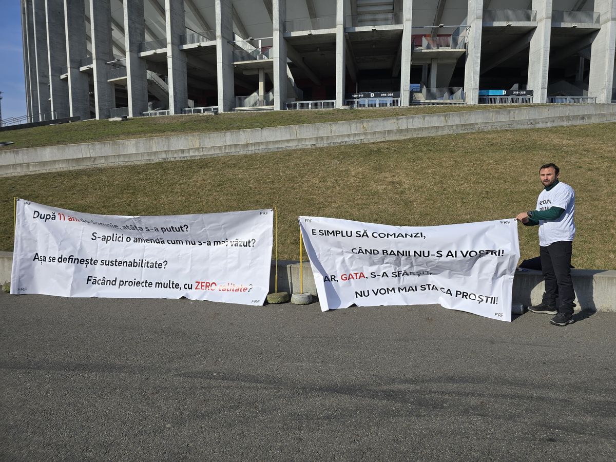 Un protestatar și două mașini de jandarmi la sediul Federației „Sunt aici ca să nu regret că n-am făcut nimic!”