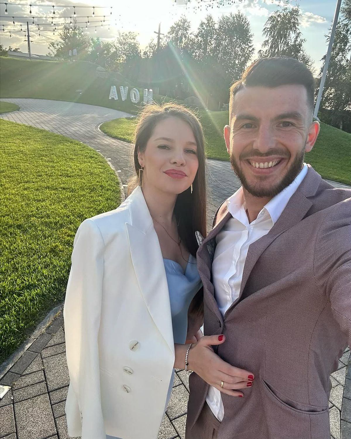 FOTO Iubita jucătorului-problemă de la Dinamo face senzație pe rețelele de socializare » Cerută de soție într-un cadru de lux