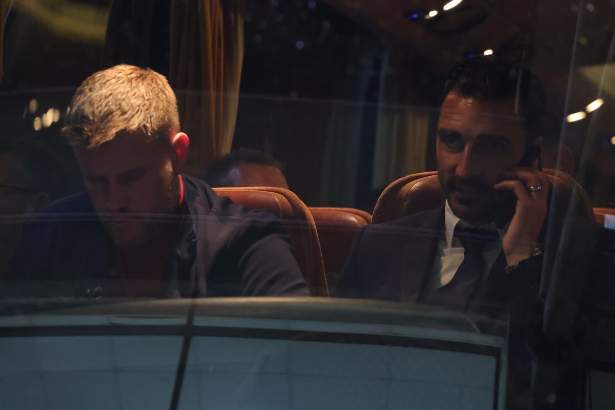 Faza serii: cum au fost surprinși Teia Sponte și ginerele lui Becali după PAOK - FCSB » Pintilii și Charalambous în ipostaze diferite