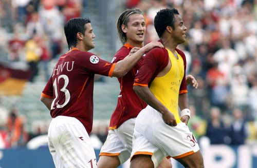 Cristi Chivu, sărbătorind cu Mancini, un gol marcat de brazilian în semifinala Cupei Italiei cu Udinese (2-1) în sezonul 2004-2005 / Foto: Imago