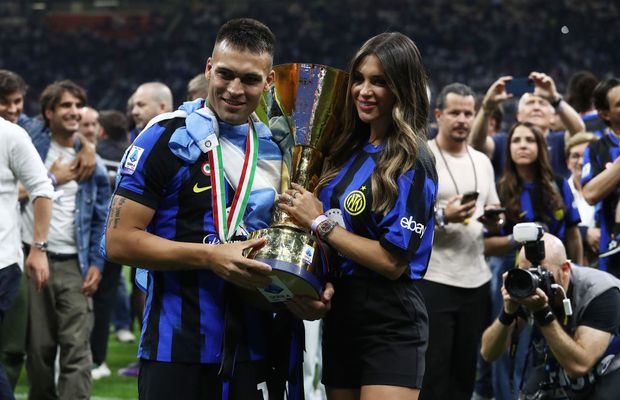 Căpitanul lui Chivu n-a fost susținut la derby de soția-fotomodel » Imaginea postată: „Mai aproape nu putem fi de Valentine's Day”