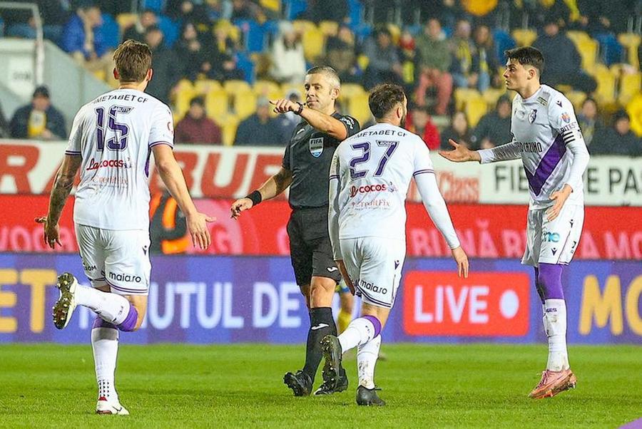 Vassaras aruncă în aer finala campionatului! Delegare ȘOC pregătită la Craiova - U Cluj: „Soția fiind din Craiova, ar trebui să fie cu noi”