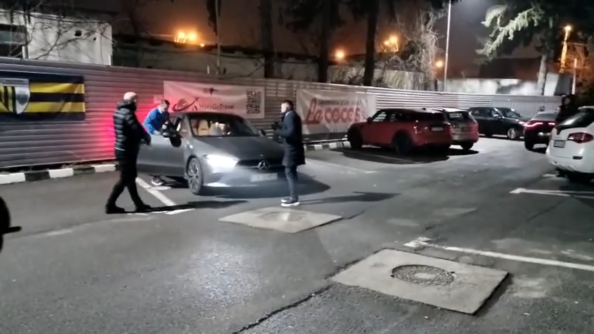 „Nesimțitule!” » Radu Petrescu, lăsat fără pază în parcare, la câteva minute după eroarea cât un loc în play-off