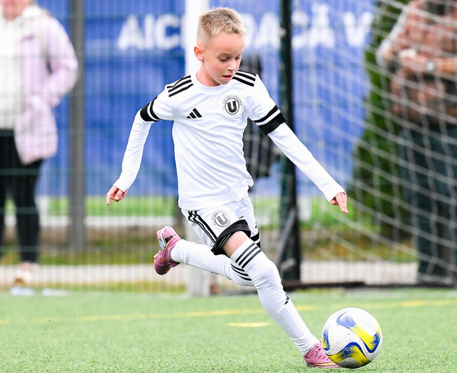 „Am crezut că e manevră! Până atunci nu văzusem euro” » Dan Nistor a ajuns la 500 de meciuri în Superligă. Interviu cât o carieră pentru GSP: „Tata m-a învățat o chestie foarte interesantă”