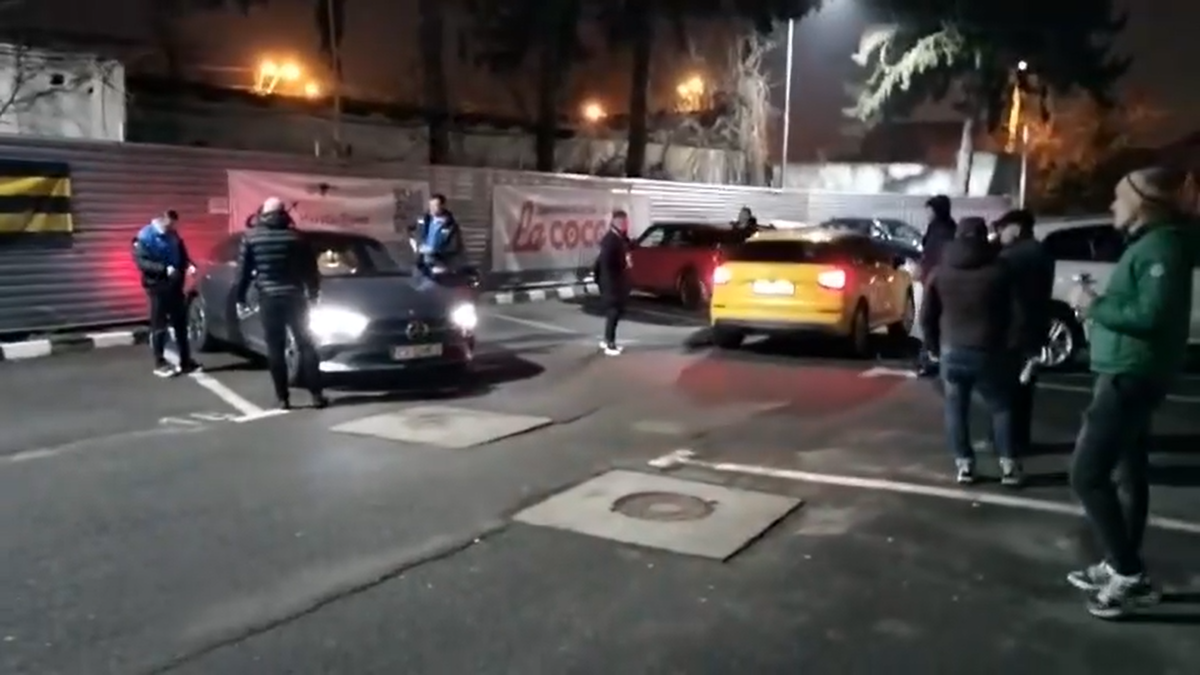 „Nesimțitule!” » Radu Petrescu, lăsat fără pază în parcare, la câteva minute după eroarea cât un loc în play-off