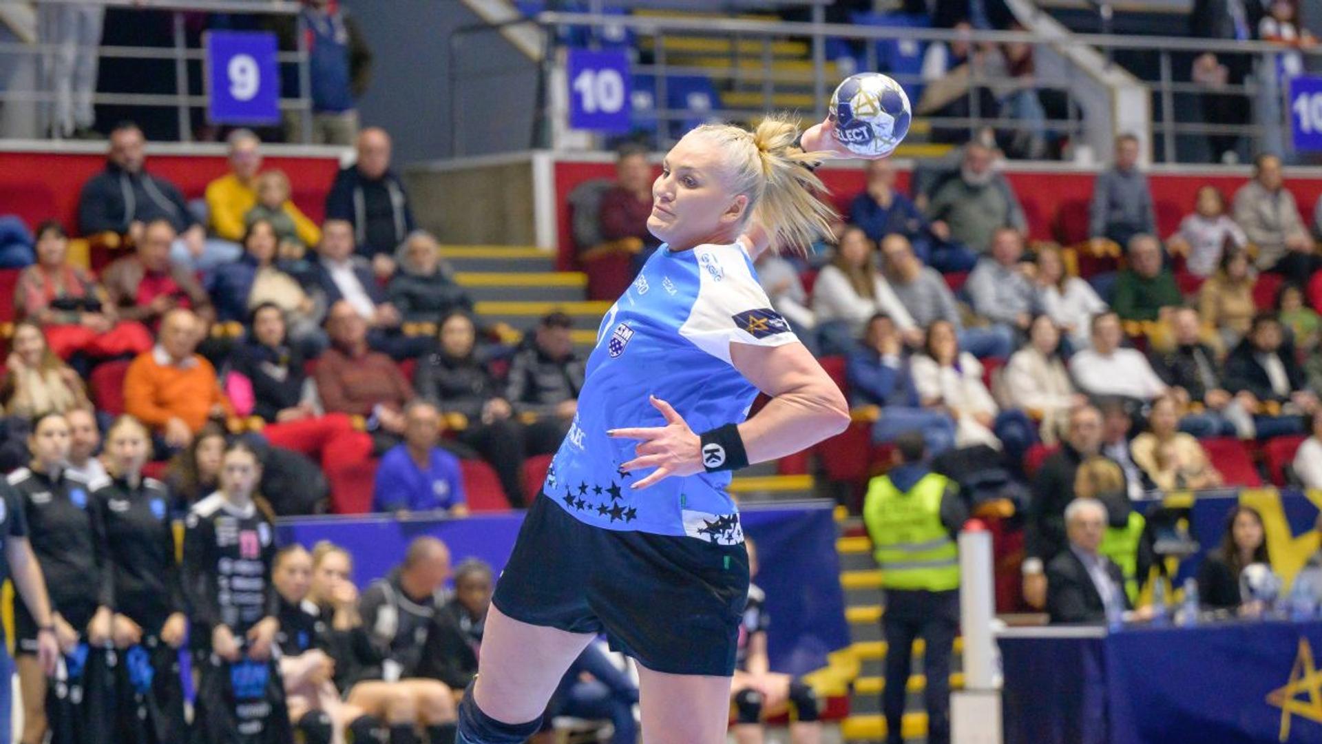 Jucătoare CSM București și Ikast în acțiune în Sala Polivalentă, meci decisiv din grupele Ligii Campionilor handbal feminin. | sursa foto: Gazeta Sporturilor
