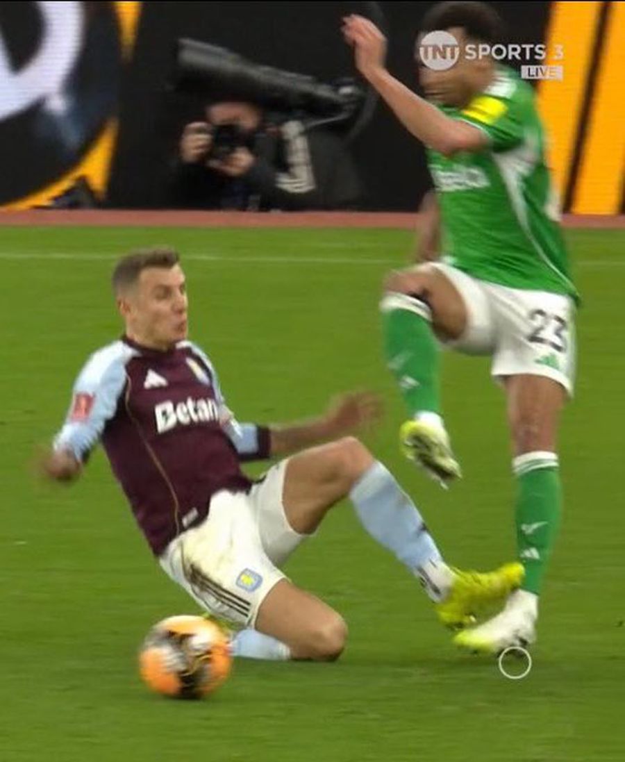 Radu Petrescu e copil! Newcastle - Aston Villa, făcut praf de arbitri » 3 greșeli flagrante în aceeași direcție, Rooney strigă: „Una dintre cele mai șocante decizii din fotbal”