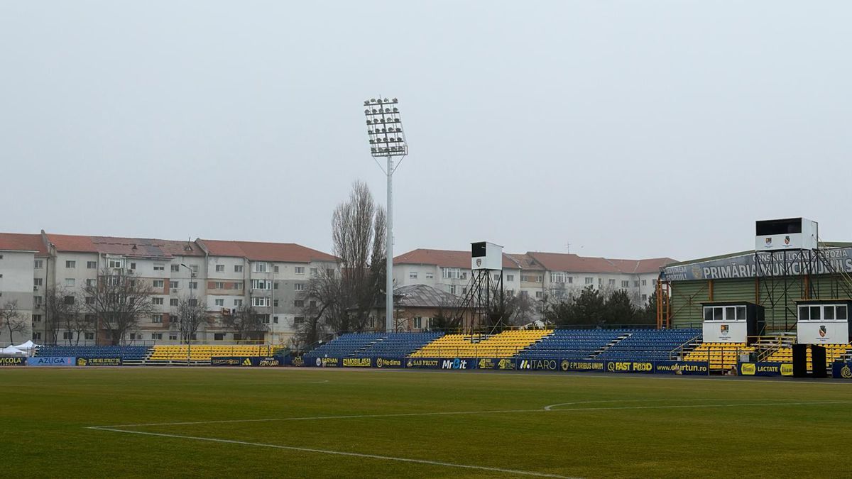 Nocturna de 400.000 de euro a fost montată » Duminică se joacă în Superliga