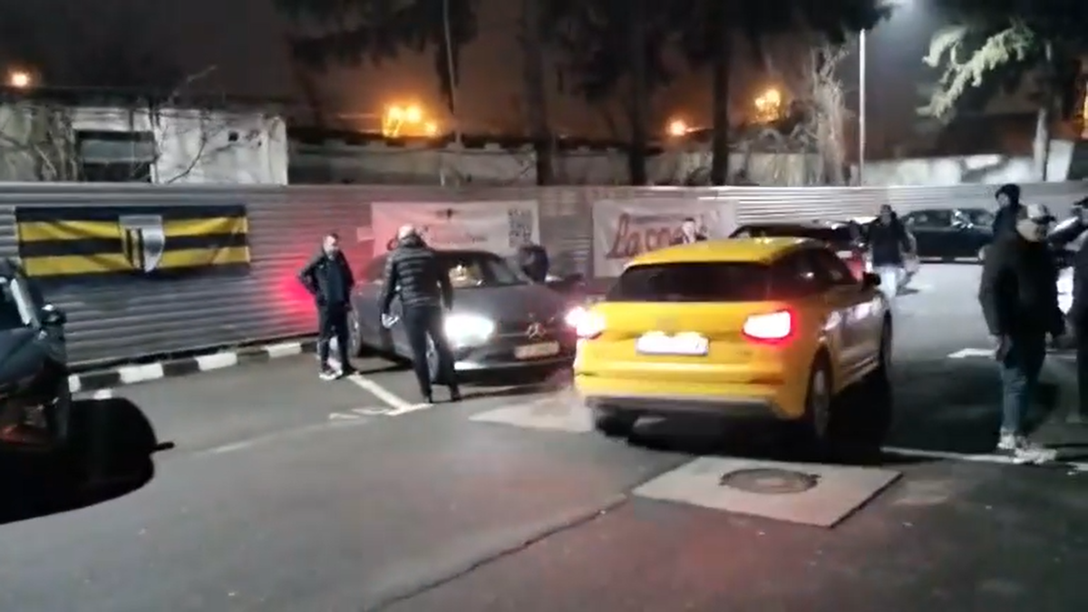 „Nesimțitule!” » Radu Petrescu, lăsat fără pază în parcare, la câteva minute după eroarea cât un loc în play-off