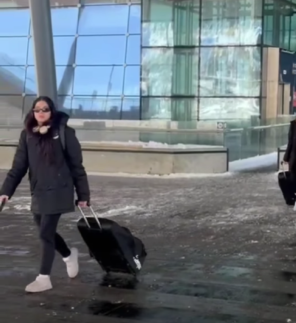 Coșmar pe drum pentru echipa Rapidului, înaintea meciului de mâine: „Noaptea a fost petrecută în aeroport”