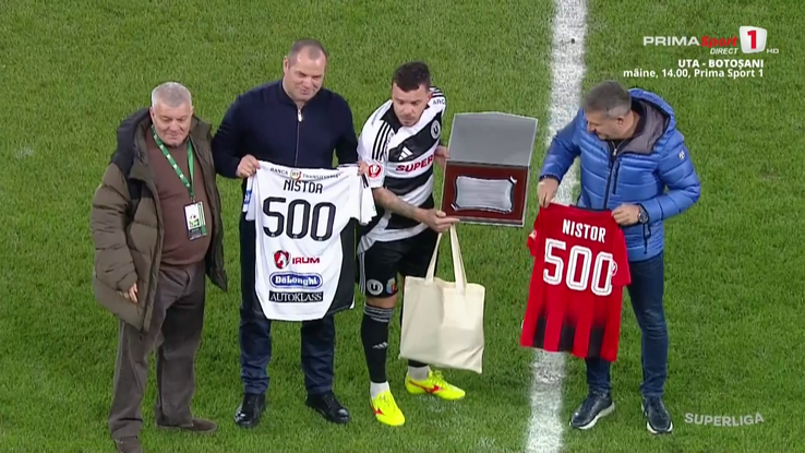 Dan Nistor (Universitatea Cluj) a jucat cel de-al 500-lea meci în Superligă. Înaintea partidei a primit tricouri și cadouri pentru a marca momentul istoric