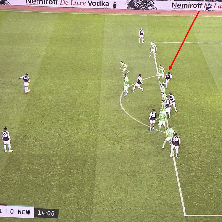 Radu Petrescu e copil! Newcastle - Aston Villa, făcut praf de arbitri » 3 greșeli flagrante în aceeași direcție, Rooney strigă: „Una dintre cele mai șocante decizii din fotbal”