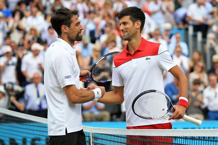 Jeremy Chardy, în stânga, după un meci cu Novak Djokovic // foto: Guliver/Getty Images