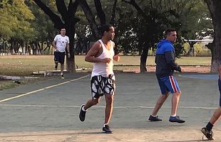 VIDEO + FOTO Ronaldinho a făcut show în campionatul închisorii din Paraguay! A câștigat un porc de 15 kilograme