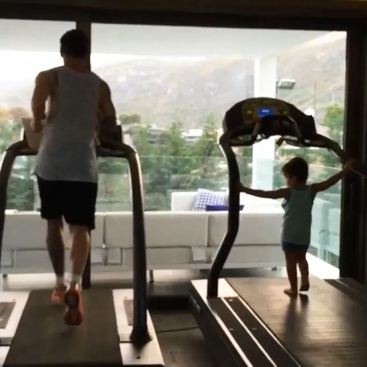 VIDEO + FOTO Leo Messi s-a izolat de coronavirus în supervila din Barcelona: „Nu se zboară pe deasupra”