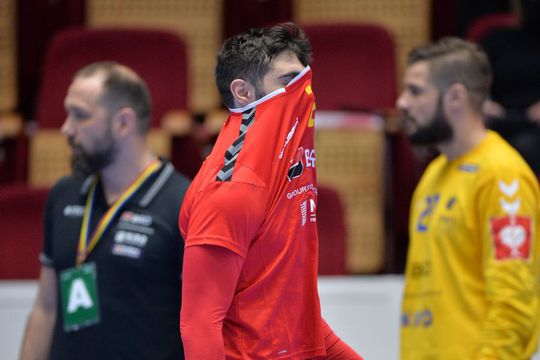 Gabi Bujor încearcă să se ascundă după rușinea de aseară FOTO Cristi Preda
