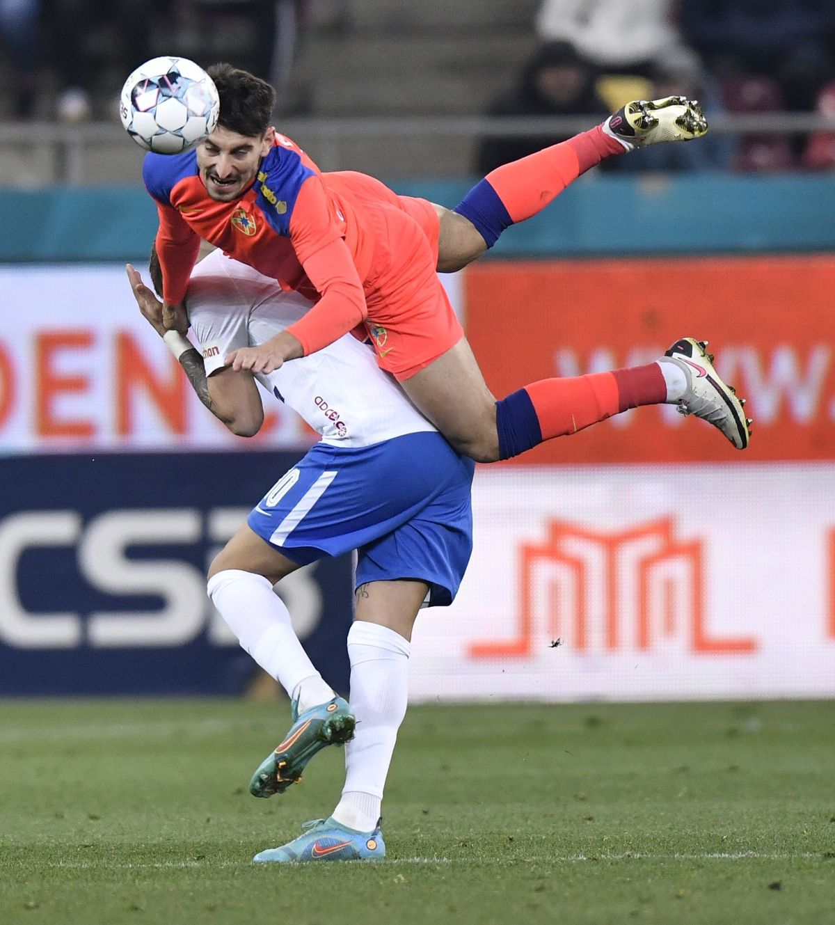 Ce au făcut Tănase și Oaidă, fotbaliștii huliți de ultrași, imediat după FCSB - Farul