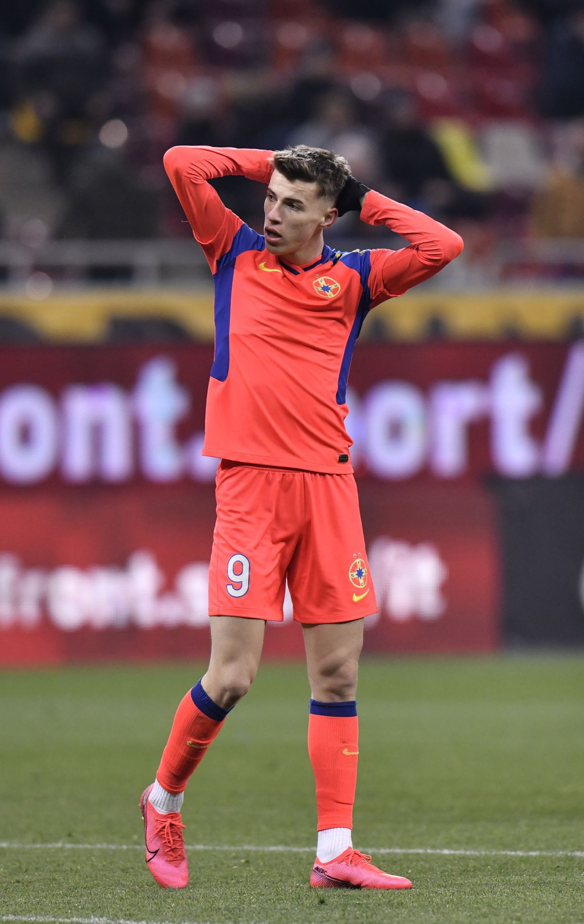 Victorie cu arbitraj catastrofal, pro-FCSB: penalty nedat și „roșu” ridicol pentru Farul