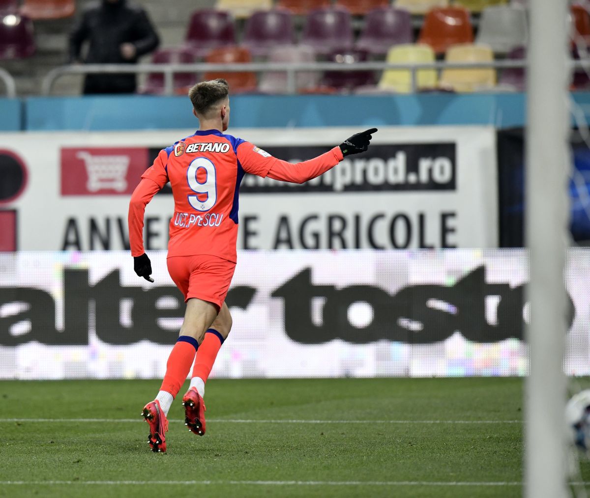 Gică Hagi, vehement cu Rusandu: „Incredibil! N-am crezut că o să văd așa ceva pe un teren de fotbal! Să tac din gură?”