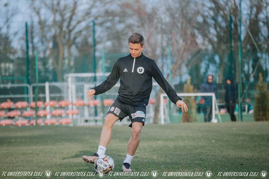 Cel mai tânăr debutant de la U Cluj, comparat cu Ronaldo: „Nu trage chiulul de la antrenamentele de forță. E un Cristiano în miniatură”