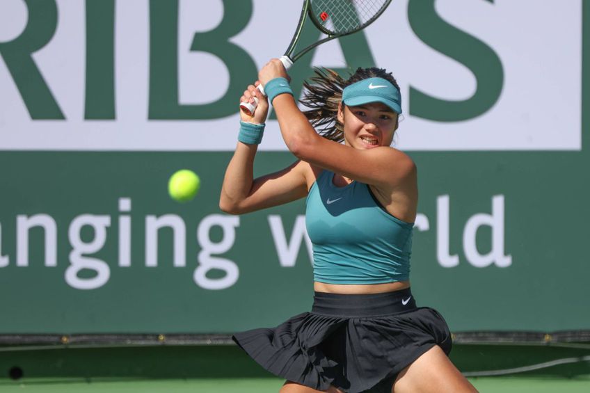 Emma Răducanu (20 de ani, numărul 77 WTA) a trecut, în faza 16-imilor de finală de la Indian Wells, de brazilianca Beatriz Haddad Maia (26 de ani, numărul 13 WTA), scor 6-1, 2-6, 6-4.
Foto: Imago