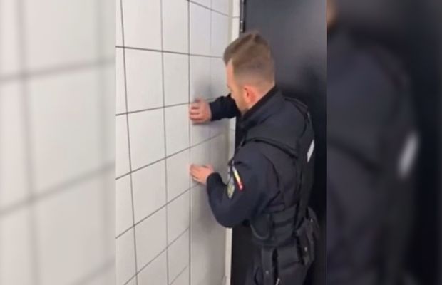 În timp ce șeful securității de la Rapid neagă vehement, polițiștii au găsit camera SECRETĂ din Giulești » Imagini incredibile!