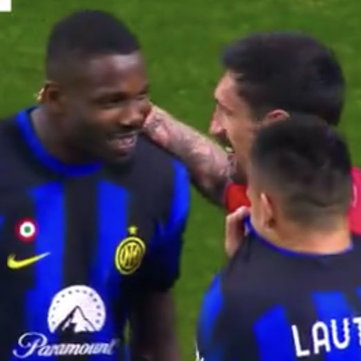 Gest inimaginabil la Atletico - Inter » Comentatorul român, scandalizat în direct: „Ce e porcăria asta?!”