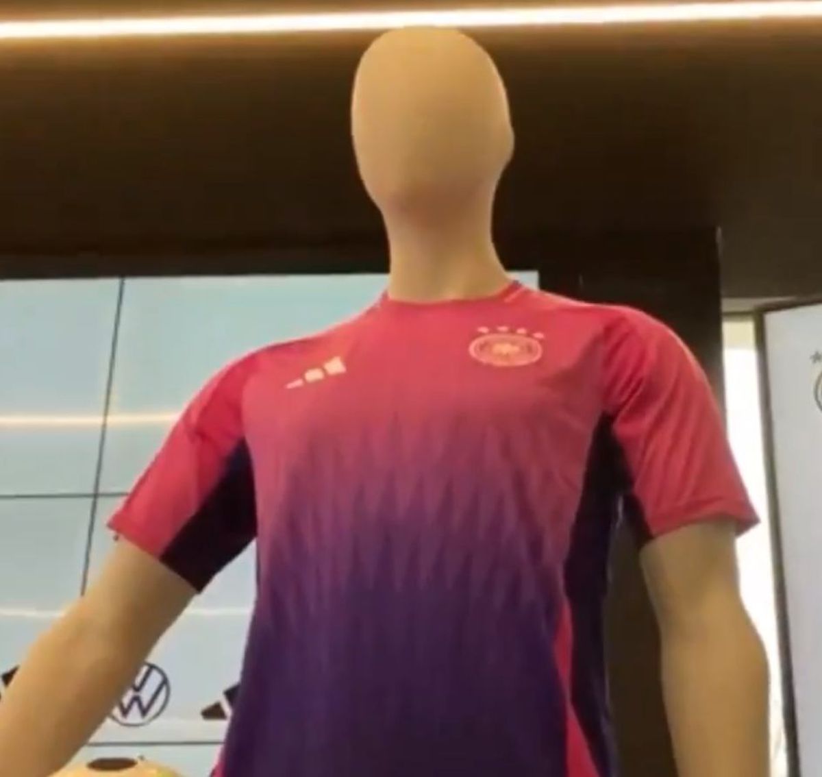 Germania își lansează noul echipament de Euro 2024 într-o culoare neobișnuită