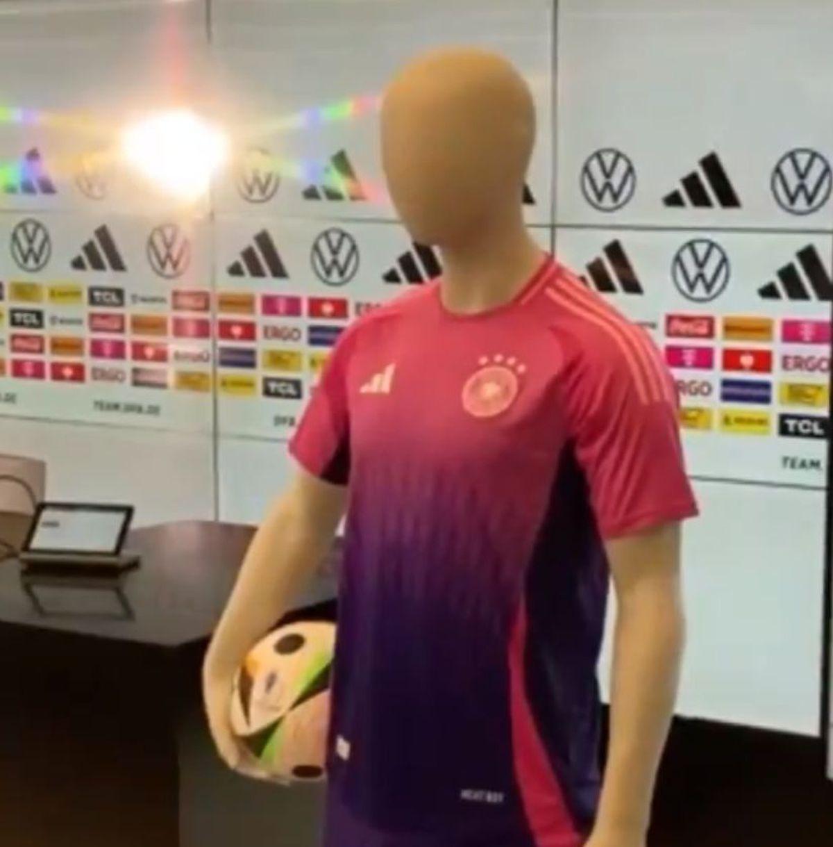 Germania își lansează noul echipament de Euro 2024 într-o culoare neobișnuită