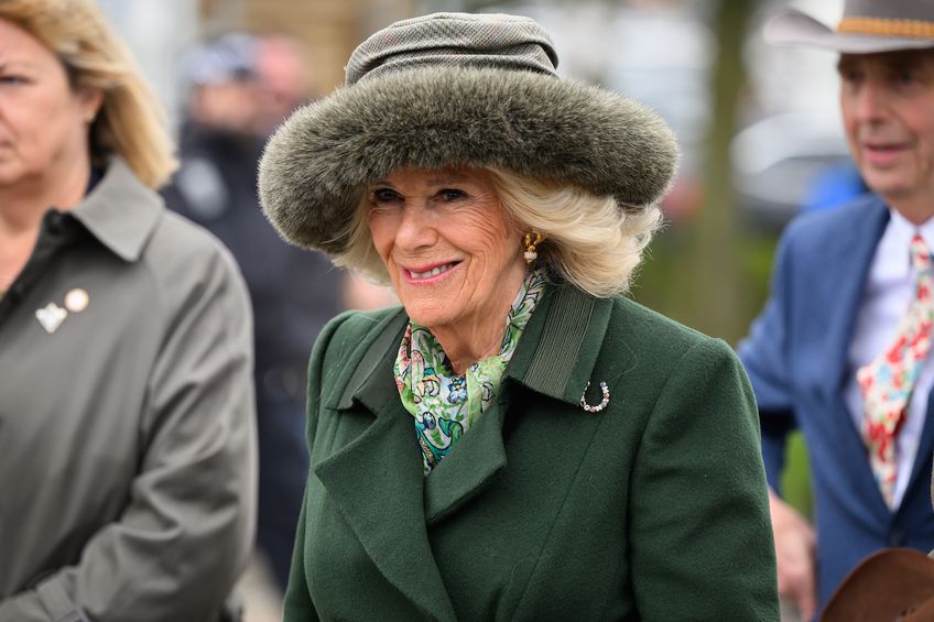 Cum a apărut Regina Camilla la cursa de cai de la Cheltenham // foto: Guliver/GettyImages