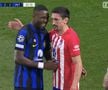 Gestul lui Thuram asupra lui Savic, în Atletico - Inter
