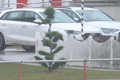 Cu ocazia prelungirii contractului, Joshua Kimmich a plantat un copac la baza de pregătire a lui Bayern / Foto: Bild