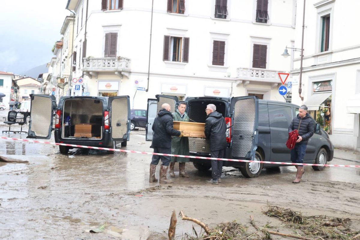 S-a cerut amânarea meciului Fiorentina - Juventus » Imagini incredibile de la furtunile care au lovit în plin zona și pun în pericol fotbalul