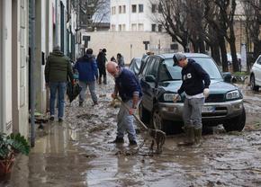 S-a cerut amânarea meciului Fiorentina - Juventus » Imagini incredibile de la furtunile care au lovit în plin zona și pun în pericol fotbalul