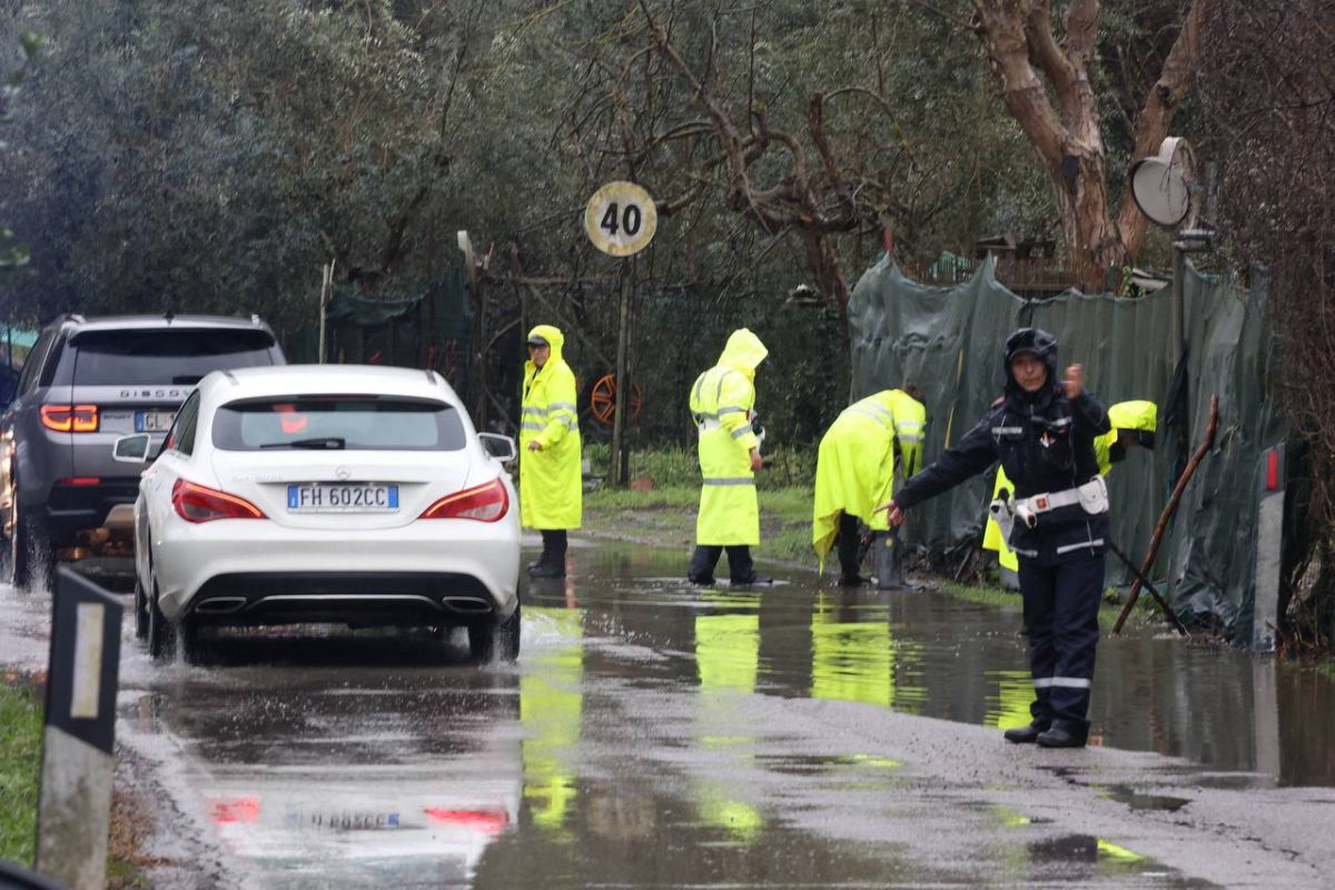 S-a cerut amânarea meciului Fiorentina - Juventus » Imagini incredibile de la furtunile care au lovit în plin zona și pun în pericol fotbalul