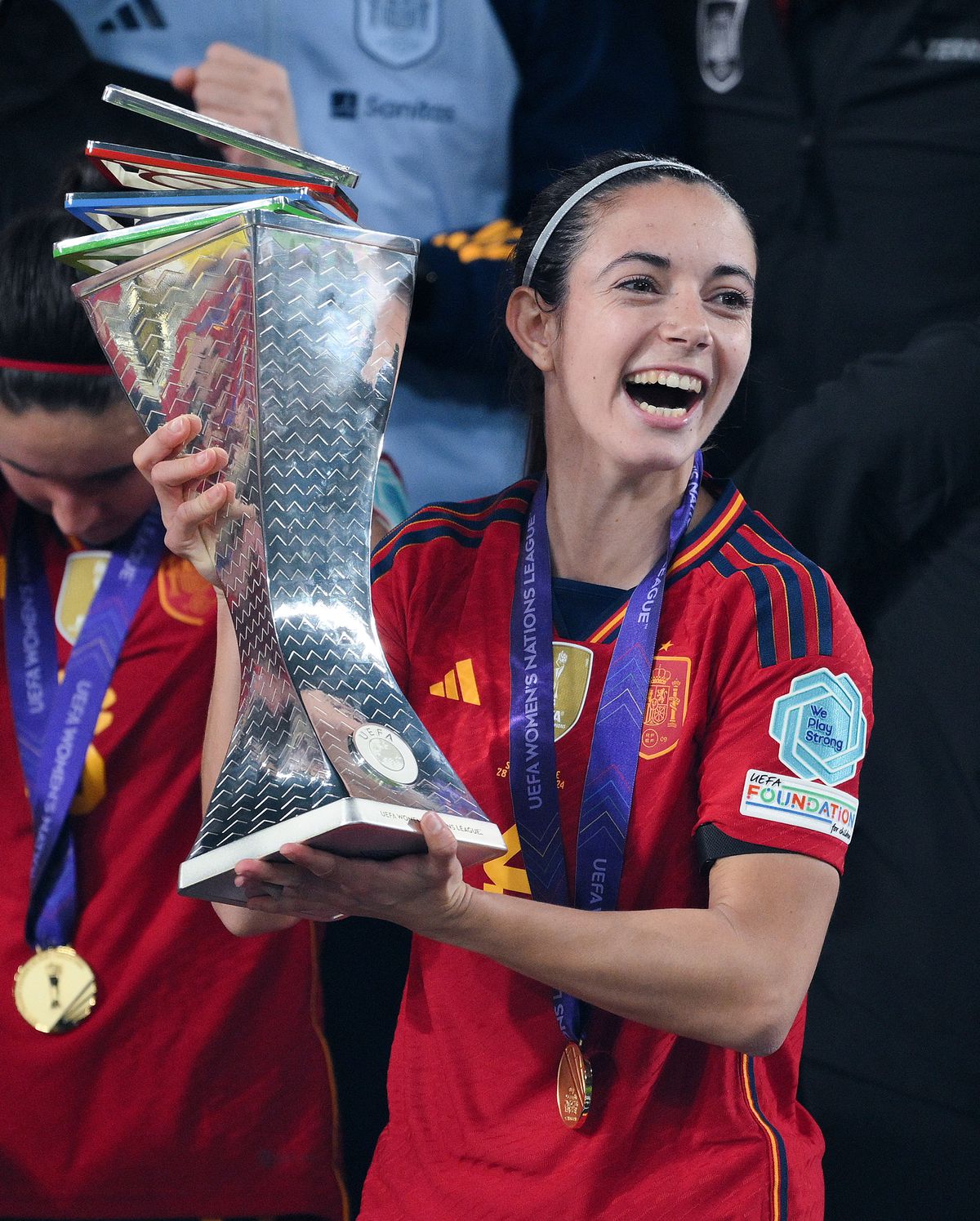 Povestea celei mai bune jucătoare din lume » Vedeta Barcelonei juca fotbal cu băieții în copilărie, acum e dublă câștigătoare a Balonului de Aur: „Ca un tsunami”