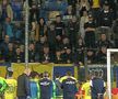 I-au „aliniat”! Ultrașii i-au mustrat pe jucători după primul meci din play-out
